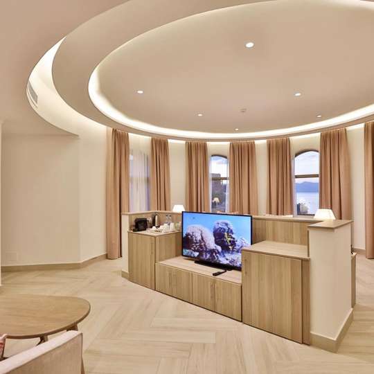 luxury hotels in Aqaba Governorate