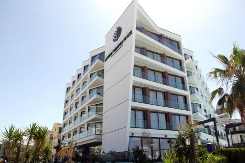 luxury hotels in Tirana County