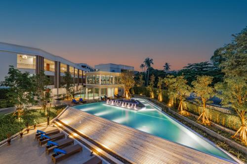 luxury hotels in Nai Thon Beach