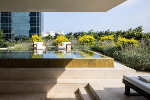 luxury hotels in Tel Aviv