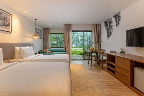 luxury hotels in Khao Lak