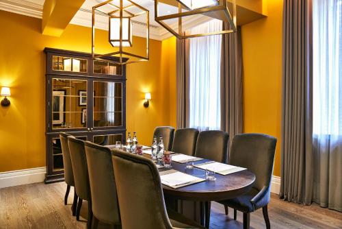 luxury hotels in Saint Pancras