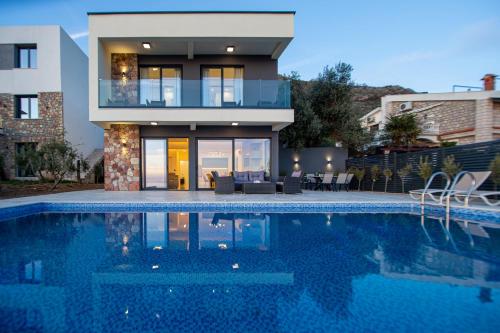 luxury hotels in Petrovac Na Moru