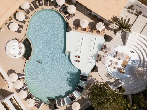 luxury hotels in Kamari