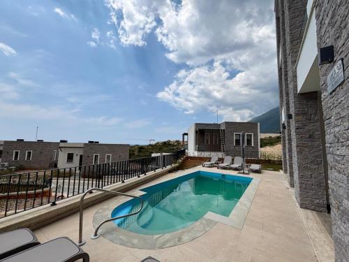 luxury hotels in Vlorë County