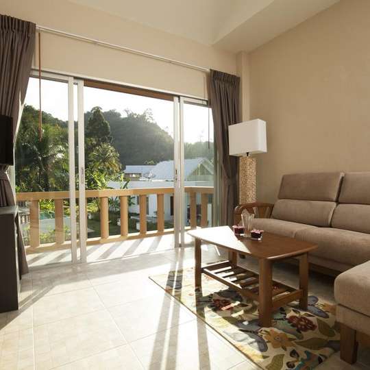 luxury hotels in Nai Thon Beach