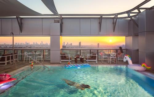 luxury hotels in North District Israel