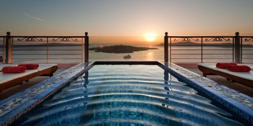 luxury hotels in Fira