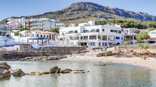 luxury hotels in Cala De Sant Vicent
