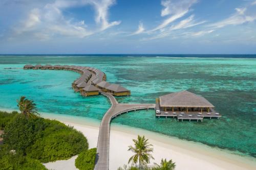 luxury hotels in Lhaviyani Atoll