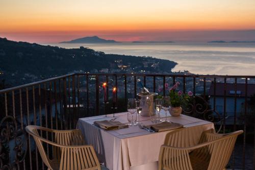 luxury hotels in Sorrento Coast