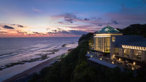 luxury hotels in Badung