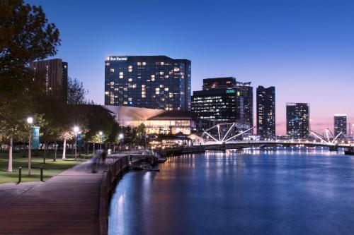 luxury hotels in Melbourne
