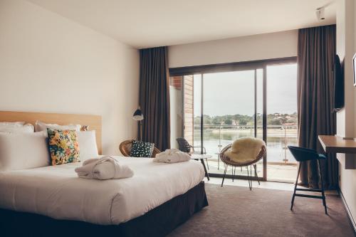 luxury hotels in Côte D'Argent