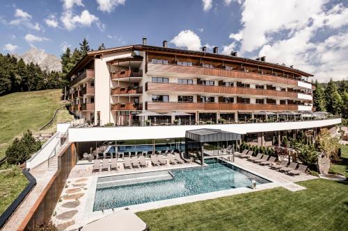 luxury hotels in Avelengo