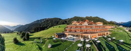 luxury hotels in Racines