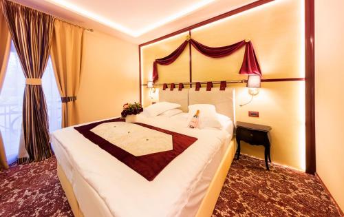 luxury hotels in Deva