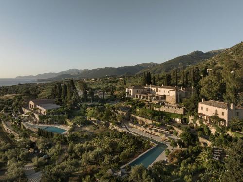 luxury hotels in Lakonia