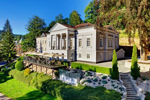 luxury hotels in Slavkovsky Forest