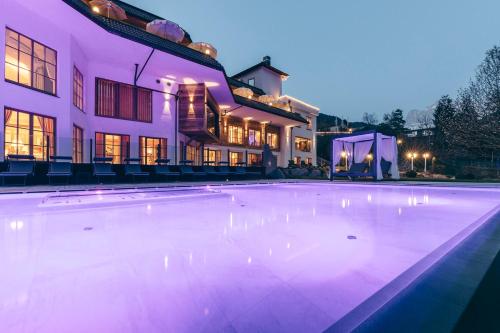 luxury hotels in Ega Valley