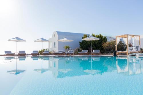 luxury hotels in Fira