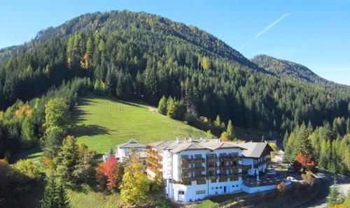 luxury hotels in Ega Valley