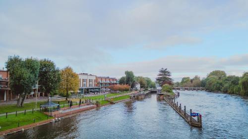 luxury hotels in Hillingdon