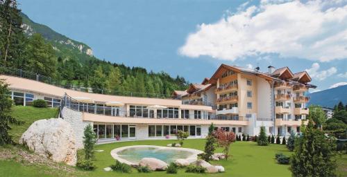 luxury hotels in Ega Valley