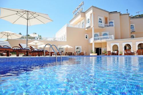 luxury hotels in Santa Eularia Des Riu