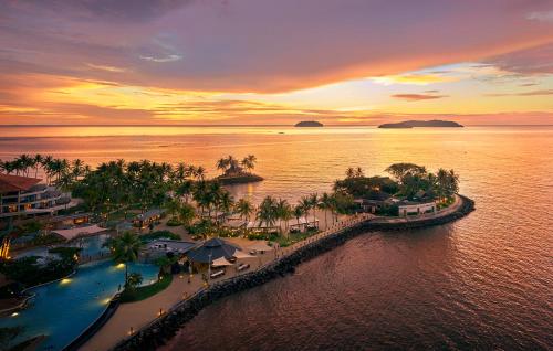 luxury hotels in Gaya Island