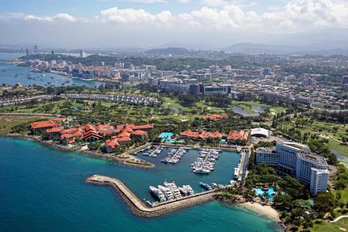 luxury hotels in Gaya Island