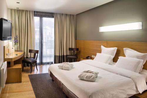 luxury hotels in Korçë County