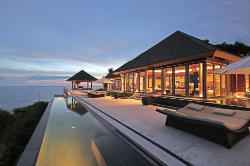 luxury hotels in Badung