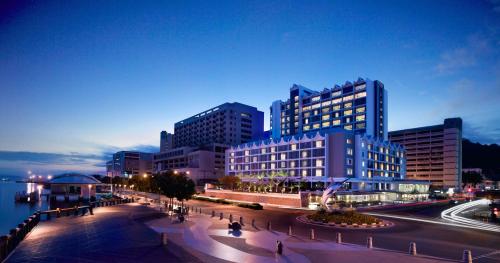 luxury hotels in Gaya Island