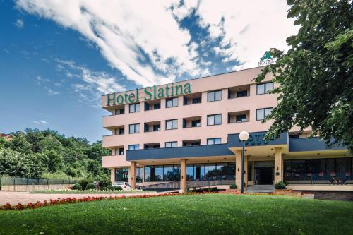 luxury hotels in Raska Region