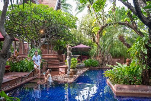 luxury hotels in Central Thailand
