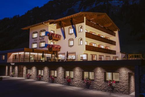 luxury hotels in Warth Am Arlberg