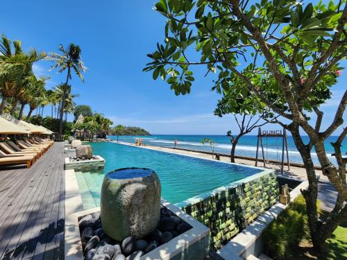 luxury hotels in Senggigi