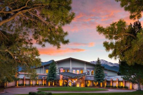 luxury hotels in Colorado Wine Country