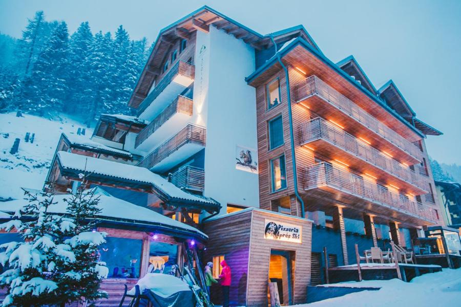 luxury hotels in Ega Valley