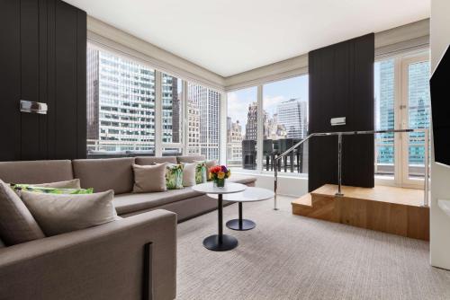 luxury hotels in Times Square
