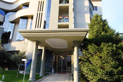 luxury hotels in Durres County