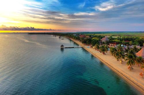 luxury hotels in Placencia Village