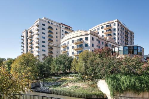 luxury hotels in Bexar County