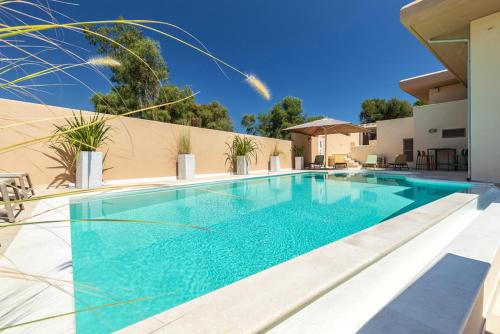 luxury hotels in Àrbatax