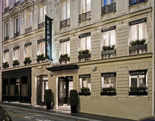 luxury hotels in 8Th Arrondissement