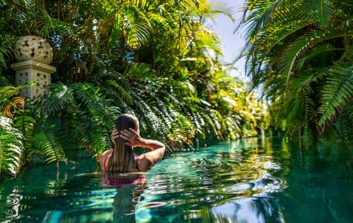 luxury hotels in Playas De Papagayo Beach