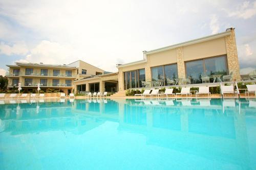 luxury hotels in Korçë County