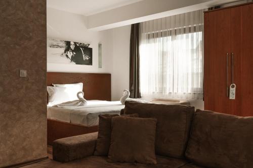 luxury hotels in Pristina County