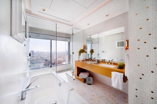 luxury hotels in Manama